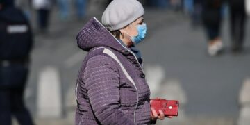 Бабка, которой не удалось отжать недвижимость по «схеме Долиной», от злости разгромила квартиру