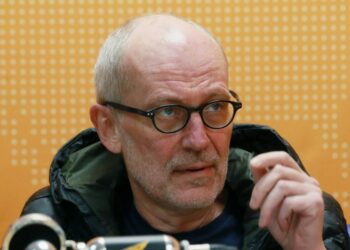 Александр Гордон решился на шестой брак с девушкой на 38 лет моложе