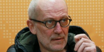 Александр Гордон решился на шестой брак с девушкой на 38 лет моложе