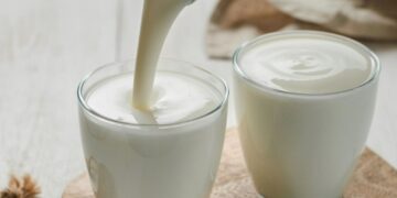 Опытный диетолог: пить кефир на ночь не просто вредно, но иногда и опасно