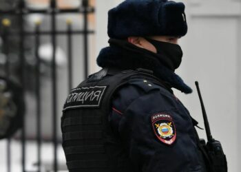 Полицейские поймали курьера, ударившего ногой в лицо новосибирскую пенсионерку