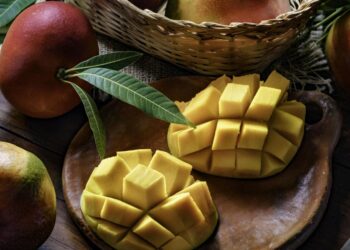 Врачи назвали фрукт, который может спасти от деменции