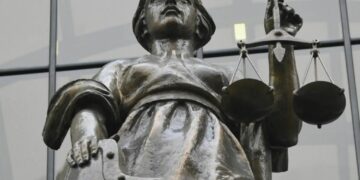 Российский суд вынес Алле Пугачевой условный срок