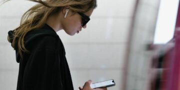 Россиян предупредили, что все их телефоны вскоре будут отслеживать