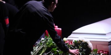 Поклонники Веры Алентовой увидели, в каком гробу похоронили великую актрису. Фото