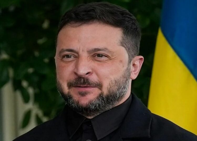 СМИ Украины выяснили, чем занимался Зеленский в день обыска у главы его администрации Ермака