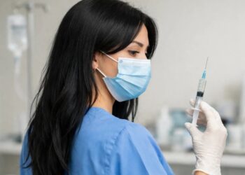 Врач-самоучка рассказала, как делала блогерше Бурцевой смертельные уколы