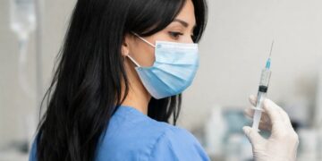 Врач-самоучка рассказала, как делала блогерше Бурцевой смертельные уколы