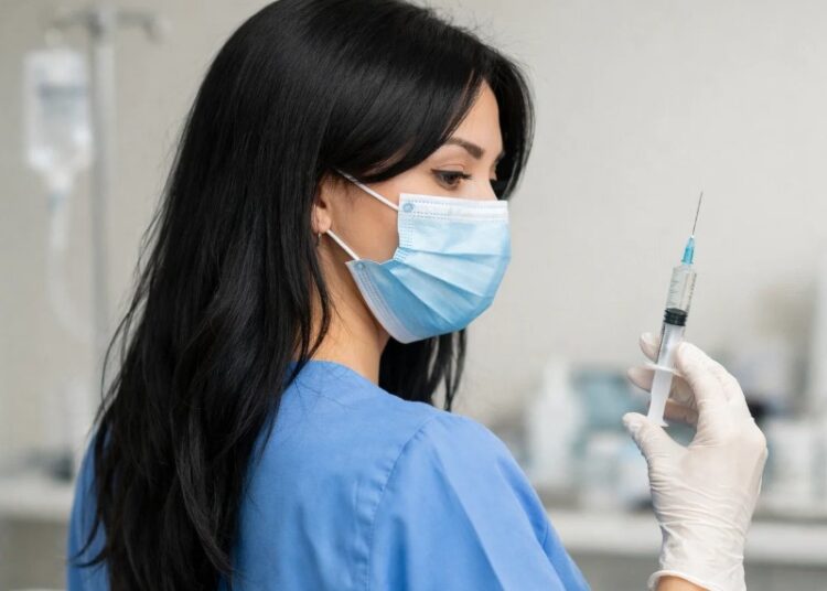 Врач-самоучка рассказала, как делала блогерше Бурцевой смертельные уколы