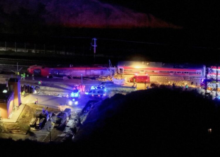 Два поезда, один путь, десятки жертв: что известно о жуткой железнодорожной аварии в Испании