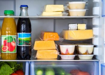 Молоко, яйца, сыр: какие продукты смело можно есть после окончания срока годности