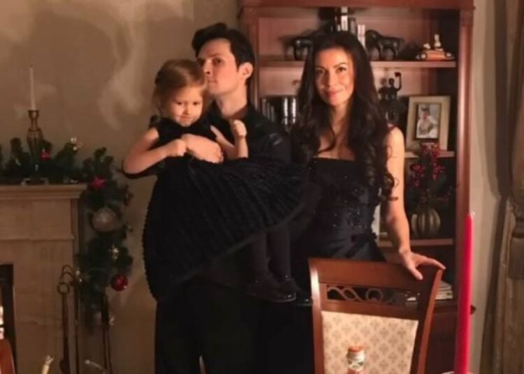 «Сохранила достоинство»: мать троих детей Дурова вынуждена покинуть его дом в Швейцарии