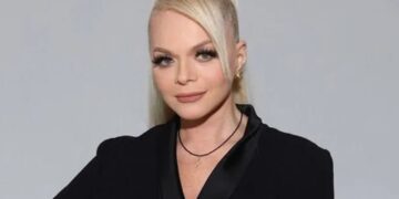 Неожиданный возврат билетов: на концерте Долиной освободилось более половины зала