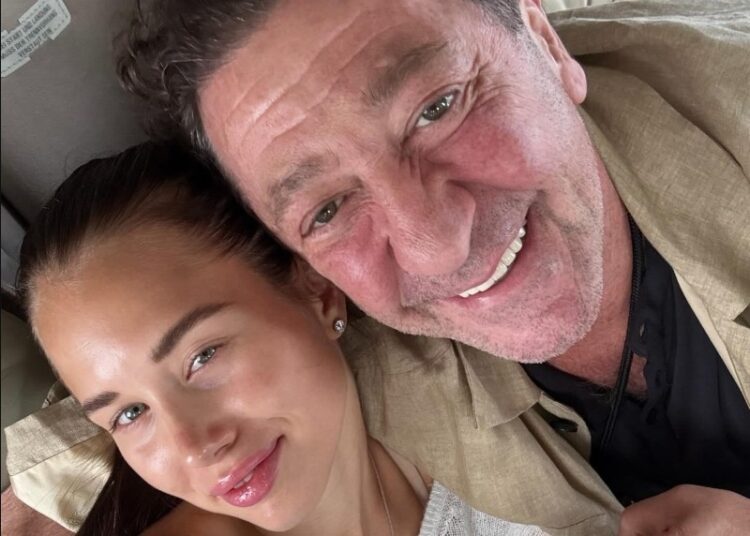 Лепс опроверг слухи о разрыве с 18-летней Кибой, опубликовав с ней совместное фото