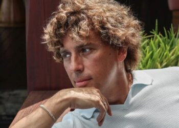 «Помятый и уставший» Галкин* удивил внешним видом на зарубежном голубом огоньке