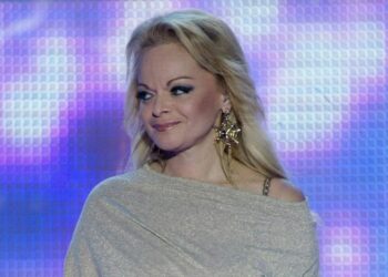 Вещи на складе, а звезда в роскоши: кадры места отдыха Ларисы Долиной в ОАЭ