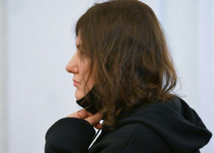 Долина довела Лурье, которая обратилась к судебным приставам