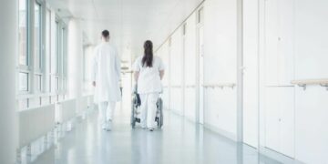 Из-за столкновения катера с траулером в Таиланде госпитализированы 17 туристов из России