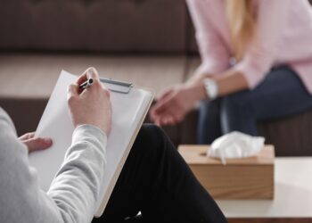 Психолог рассказал, почему после 50 нередко пропадает интерес к жизни