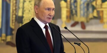 «Большая семья — опора страны»: Путин поручил погашать 450 тыс. рублей ипотеки при рождении четвертого ребенка