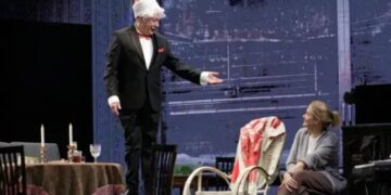 Слезы, овации и 10 минут аплодисментов: как прошло возвращение Михаила Ефремова на сцену