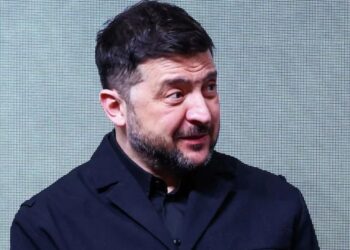 «Валите в Россию»: Зеленский в резкой форме призвал высылать россиян, живущих на Западе