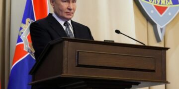 Путин потребовал от ФСБ усилить работу из-за новой тактики противника