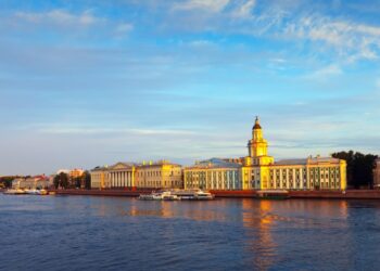 От Омска до Петербурга: какие города России попали в рассекреченные списки дела Эпштейна