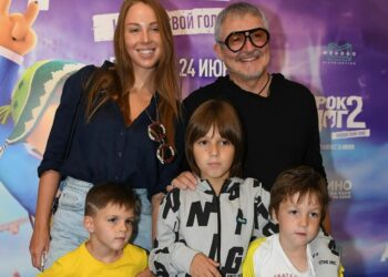 Полина Диброва рассказала об отношении сыновей от телеведущего к Роману Товстику