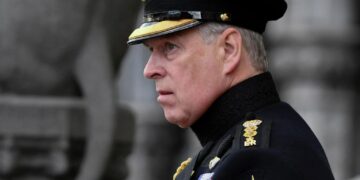 Брат короля Карла III арестован: Эндрю был в файлах Эпштейна