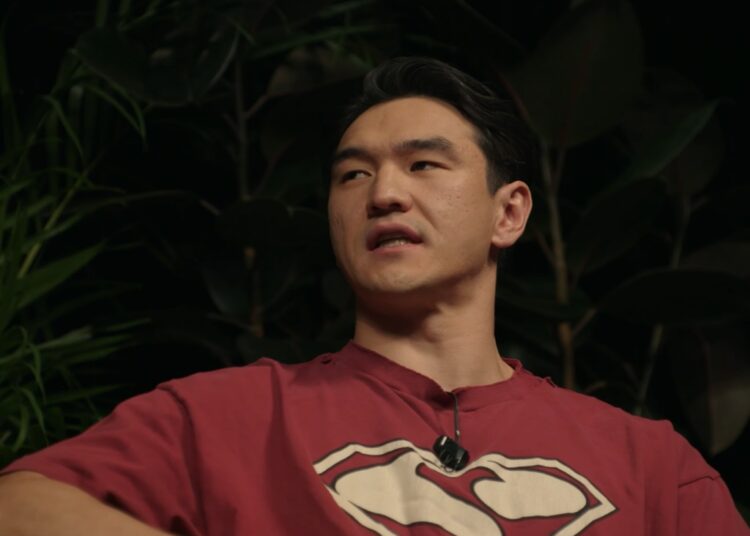 Стендаперу Нурлану Сабурову запретили въезжать в Россию ближайшие 50 лет