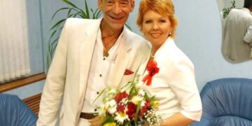 «Электроник» нашел свое счастье: Владимир Торсуев женился в шестой раз на той, которую уже любил