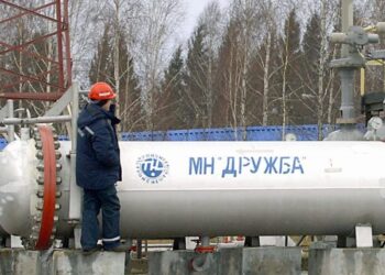 «Театр» вокруг «Дружбы»: Зеленский и ЕК не пускают экспертов к нефтепроводу