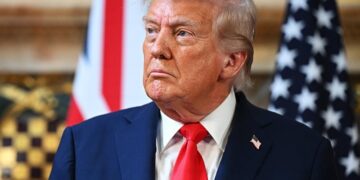 Трамп теряет терпение: диалог с Зеленским идет тяжелее, чем с Путиным