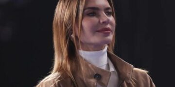 Алина Кабаева порадовала публику новым образом: похорошевшая и похудевшая гимнастка посетила чемпионат России