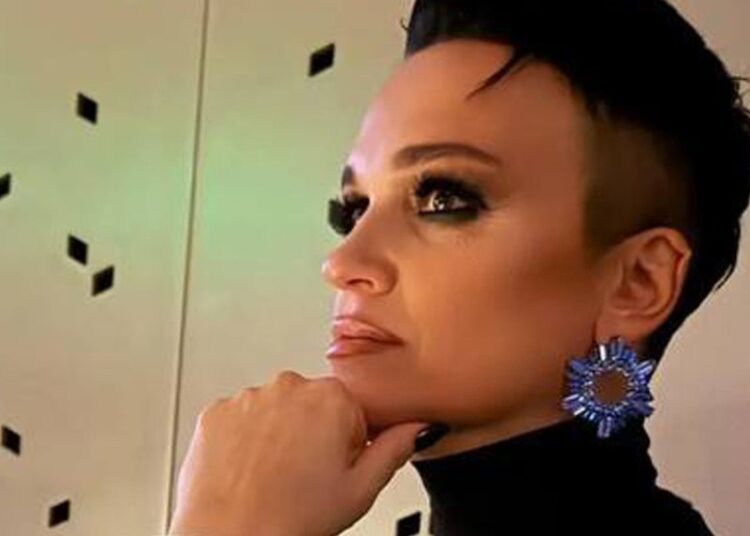 «Недолго горевала»: певица Слава передумала и решила вновь вернуться к гастролям в новом образе