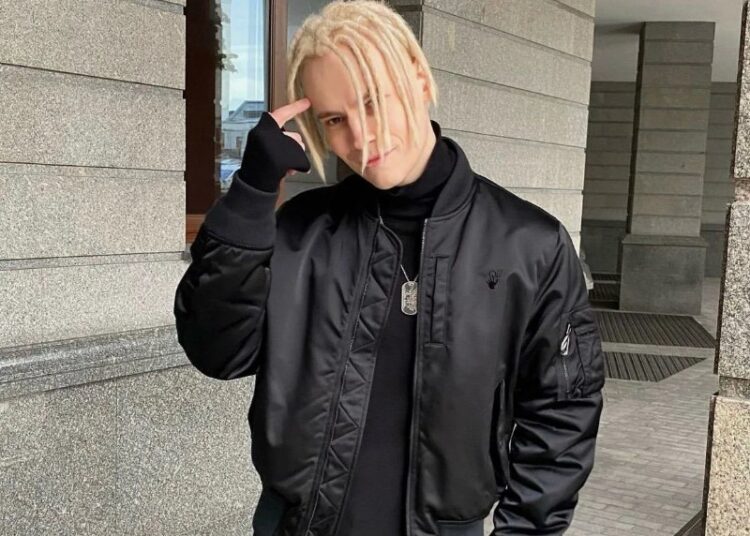 «Зачем он так?»: фанаты в недоумении от поведения SHAMAN после помолвки с Мизулиной