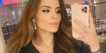 «Угрожают темным прошлым»: младшая дочь Маши Распутиной вступилась за мать, которую экс-семья отца хочет выселить из дома