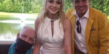 «Кристина была ему близка»: что произошло с квартирой Моисеева, которую он хотел отдать Орбакайте