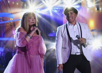 Пугачева и Галкин* оформили на детей шестую часть замка в деревне Грязи