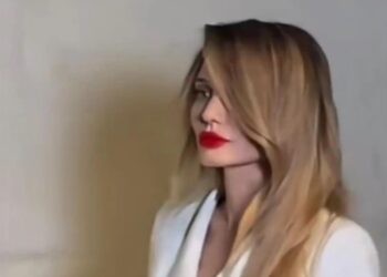 Поклонники уверены, что Анджелина Джоли попала к очень плохому пластическому хирургу