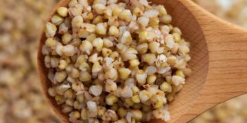 Жители Киева раскупили в магазинах дефицитную гречку