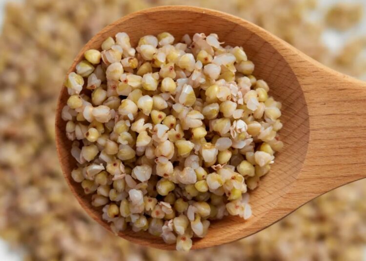 Жители Киева раскупили в магазинах дефицитную гречку