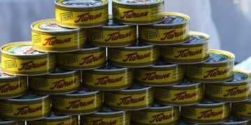 Опытный медик рассказал, нужно ли мыть банки с консервами перед употреблением