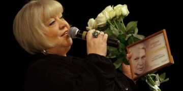 Названа вероятная причина того, что актриса Светлана Крючкова не появляется на публике