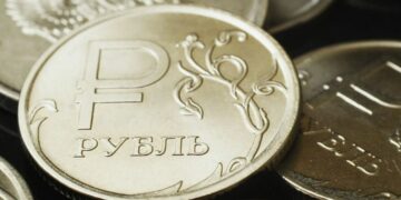 С 1 апреля россияне будут переводить деньги по новым правилам