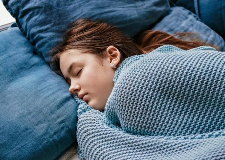 Опытный врач назвал заболевания, о которых может свидетельствовать слюна на подушке