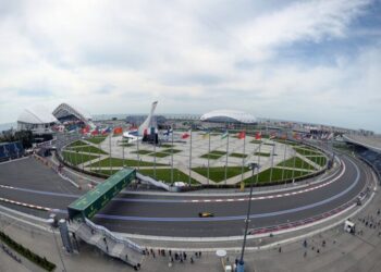 Жители и гости курортного юга России больше суток живут под вой сирен