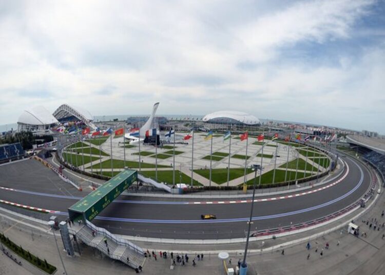 Жители и гости курортного юга России больше суток живут под вой сирен