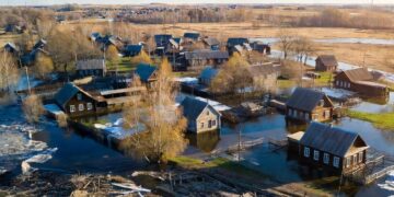 Рекордно теплая весна спровоцировала паводки в России: самая сложная ситуация — в Центральной России и на Алтае